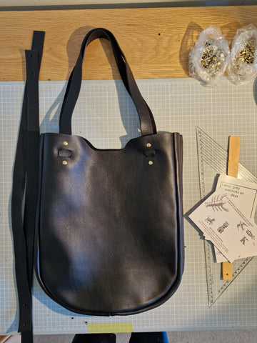 CHANTRY TOTE BAG in Cinder Black