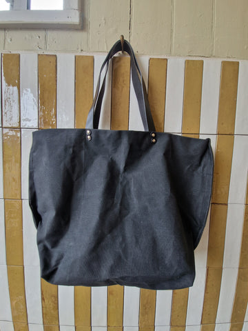 TOTELY BUCKET TOTE in Cinder Black with black straps