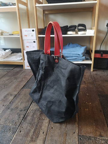 TOTELY BUCKET TOTE in Cinder Black with Shoulder Straps